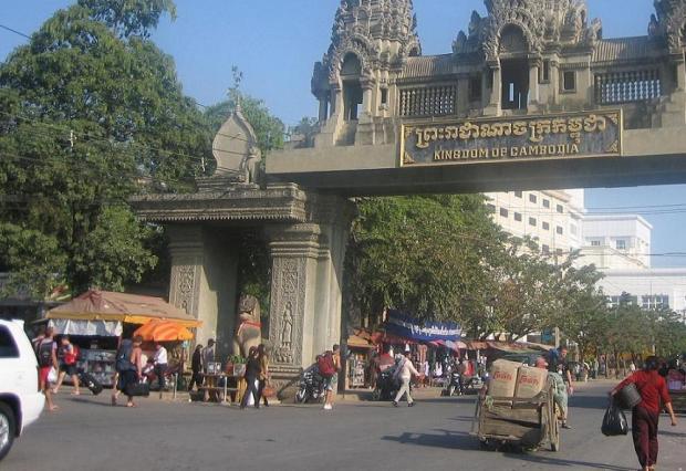 CAMBODIA POIPET ARCH backpackers USE